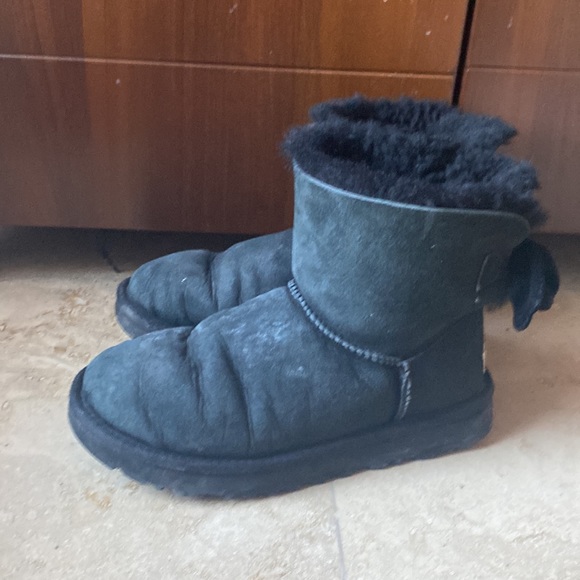 Uggs Bailey Bow II Short Velvet Black Winter Boots - Picture 2 of 6